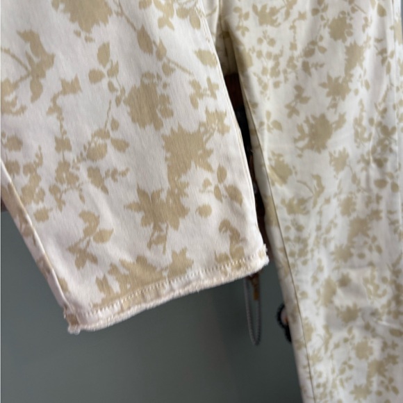 104.) RAFFAELLO ROSSI  / Floral Skinny Jeans / Raw Hem - Picture 4 of 9